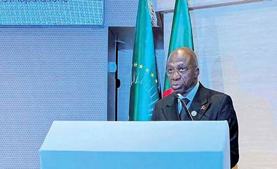 UA assume compromisso inabalável com soberania