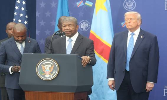 Chefe de Estado discursa no acto de assinatura do acordo de paz entre RDC e Rwanda
