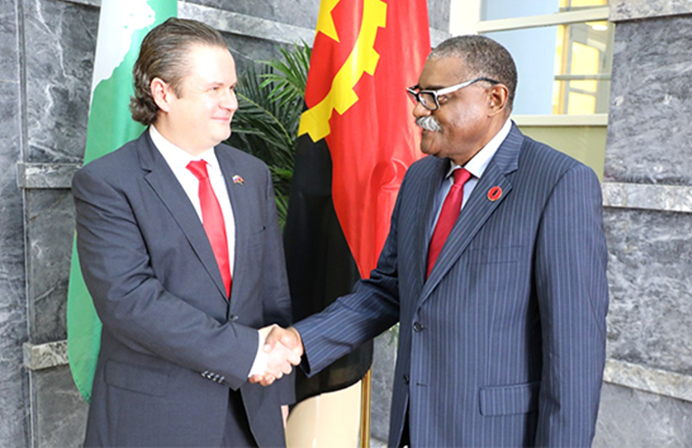 Luanda e Moscovo abordam reforço da cooperação
