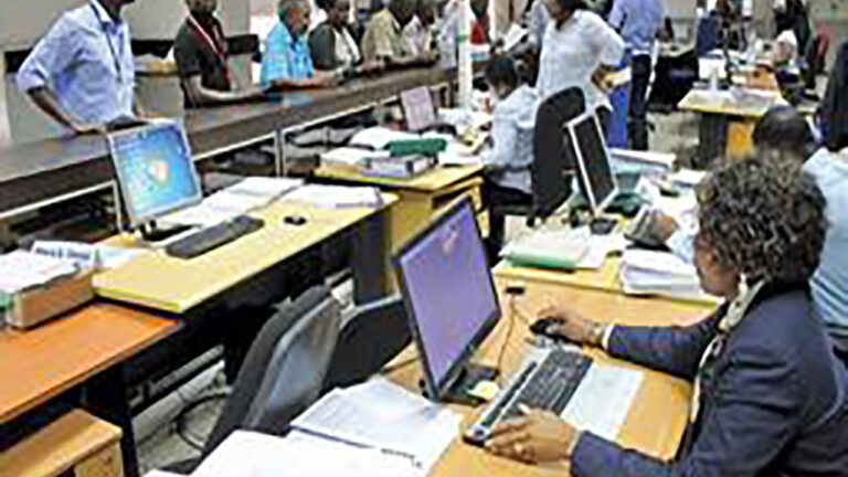 Executivo aprova aumento salarial de 10 por cento na Função Pública