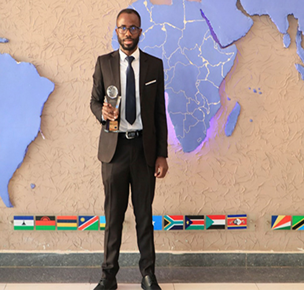 Jovem angolano vence concurso internacional
