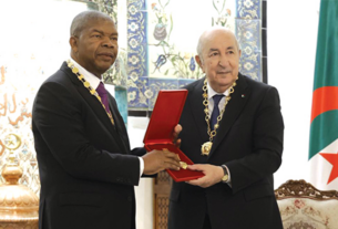 João Lourenço condecorado com a medalha “El Athir”