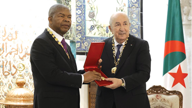 João Lourenço condecorado com a medalha “El Athir”