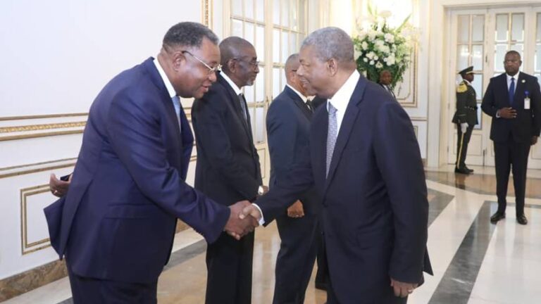 João Lourenço confere posse a novos secretários de Estado e ao embaixador no Senegal