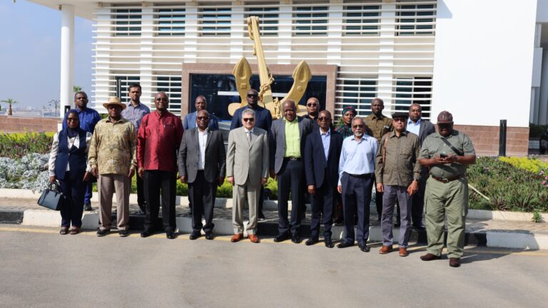 Embaixadores da SADC visitam infra-estruturas do Canal do Suez
